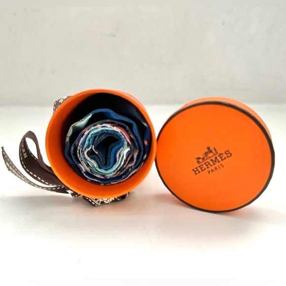 ❤️SOLD❤️ Auth HERMES Blue Abstract Twilly Silk Ribbon 34” x 2” - Picture 7 of 16